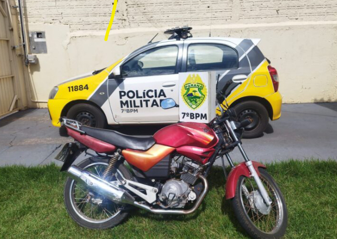 Motociclista anda na contra mão, sobe em canteiros e sofre acidente durante fuga da PM Motociclista anda na contra mão, sobe em canteiros e sofre acidente durante fuga da PM