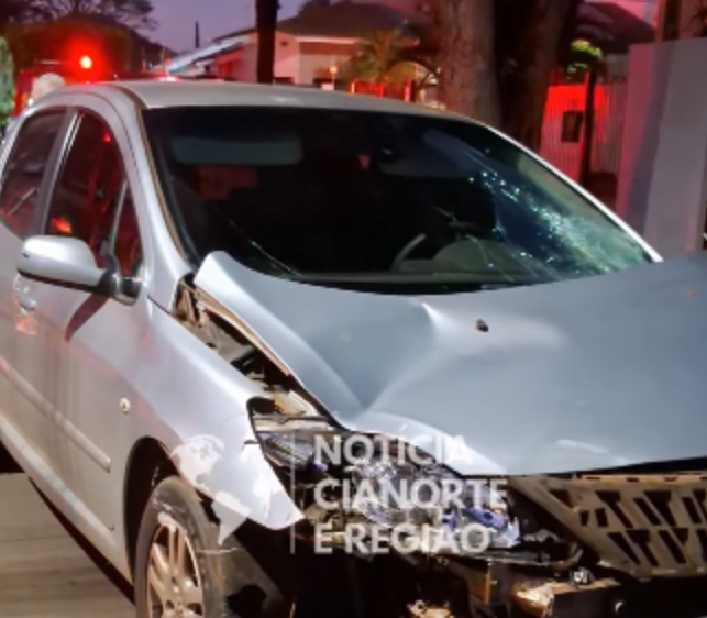 Adolescente é levado ao hospital após colisão entre moto e carro em Cianorte