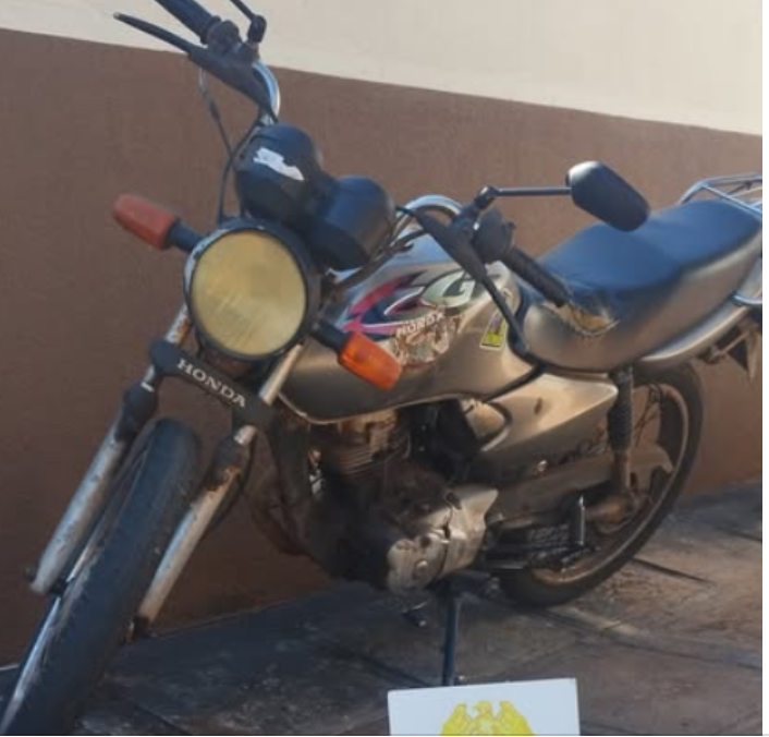 Criança de 11 anos sofre acidente ao pegar motocicleta escondido do pai, em Terra Boa Criança de 11 anos sofre acidente ao pegar motocicleta escondido do pai, em Terra Boa