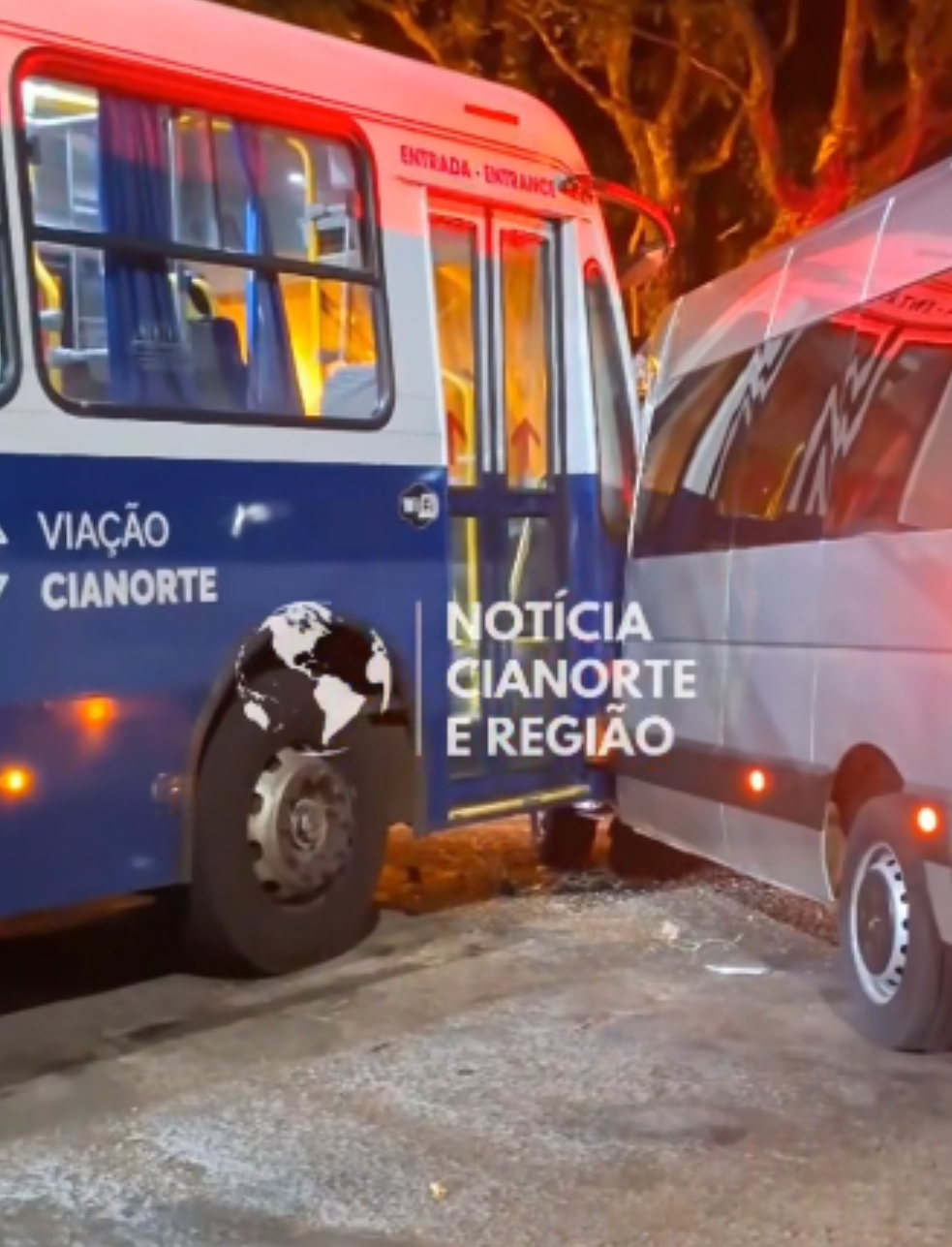 Colisão entre Van Escolar e Ônibus do Transporte Público é Registrada em Cianorte