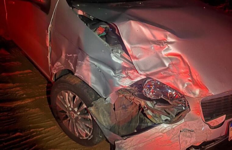 Acidente entre dois carros deixa uma pessoa ferida na PR-323.