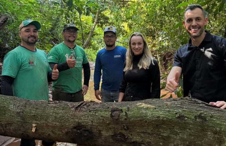 Prefeita Adriana Cristina Polizer, acompanha ações de proteção e recuperação de nascentes em Japurá PR.