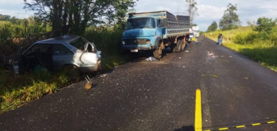 HOMEM MORRE APÓS SER ATINGIDO POR CAMINHÃO ENQUANTO EMPURRAVA VEÍCULO NA PR-317, EM NOSSA SENHORA DAS GRAÇAS