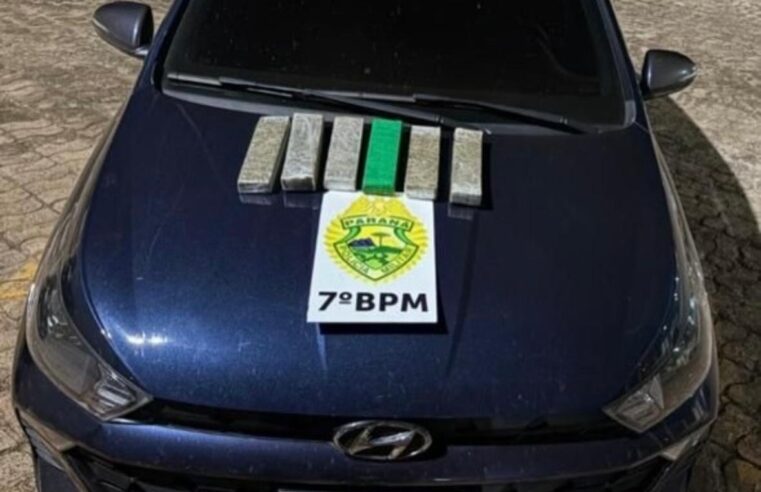 APÓS DENÚNCIA, PM APREENDE VEÍCULO ABANDONADO, COM TABLETES DE MACONHA, EM ESTRADA RURAL.