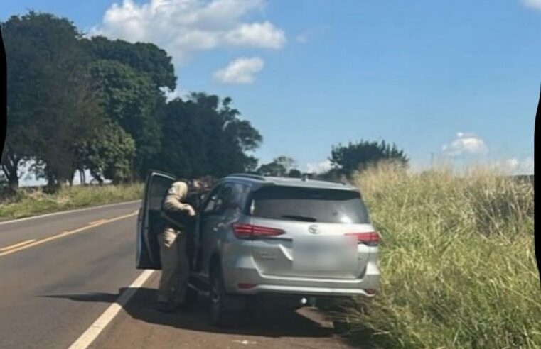 Caminhonete furtada em Umuarama é recuperada após perseguição na PR-323; adolescente é apreendido.