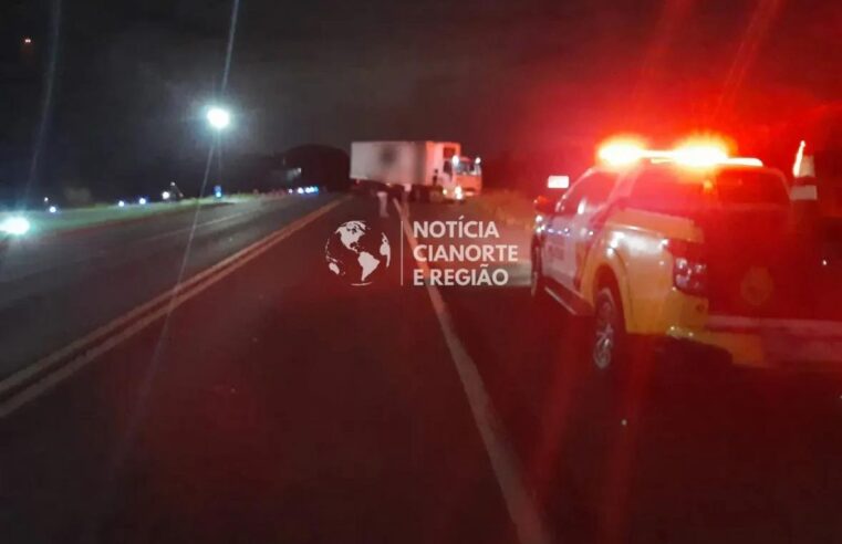 Colisão entre carro e caminhão é registrada na PR-323, em Cruzeiro do Oeste.
