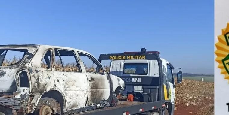 Carro com registro de furto é localizado carbonizado em área rural de Campo Mourão.