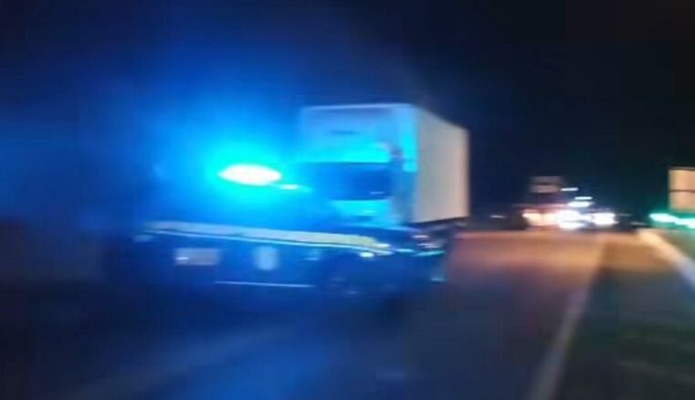 Colisão entre carretas deixa um morto e um ferido na BR-277, em Campo Bonito