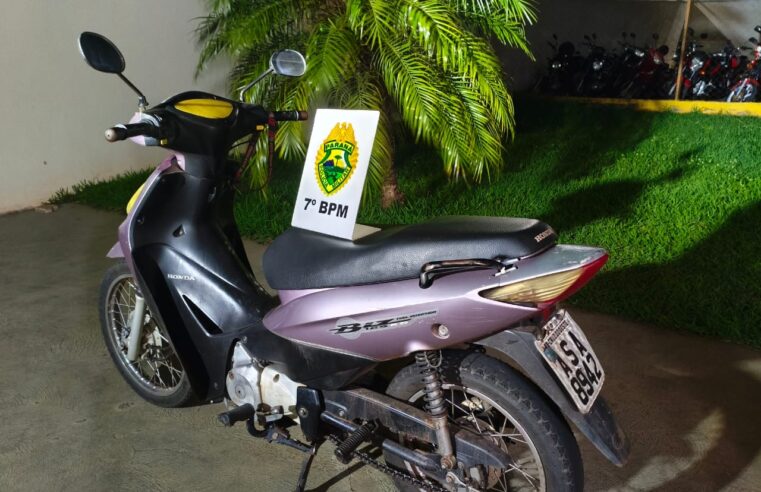 CRUZEIRO DO OESTE: Motoneta é apreendida após passageiro usar capacete de forma irregular e lacre rompido