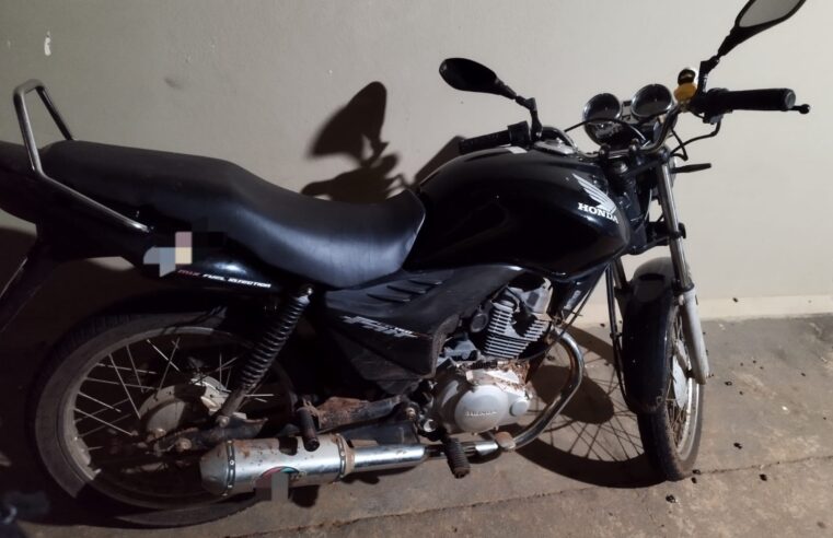 Polícia apreende motocicleta com escapamento irregular e condutor sem CNH em Tapira