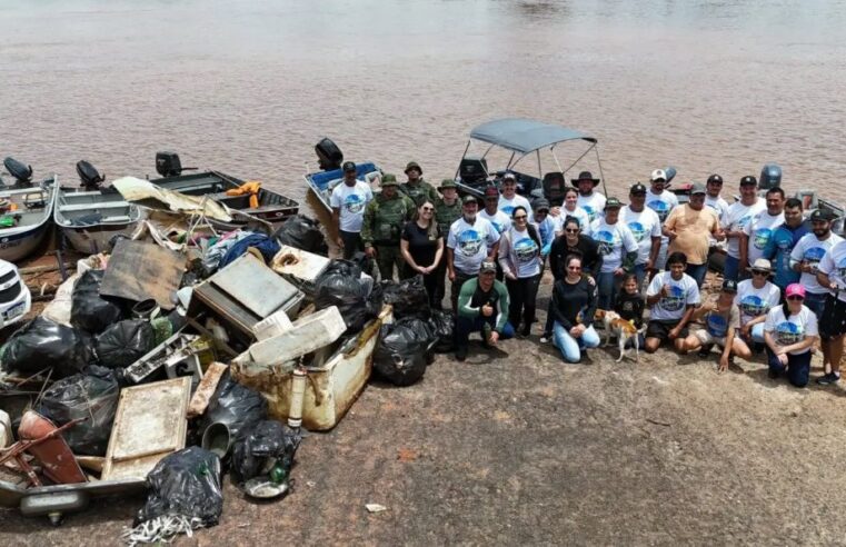 Alto Paraíso recolhe uma tonelada de lixo do Rio Paraná em grande ação ambiental