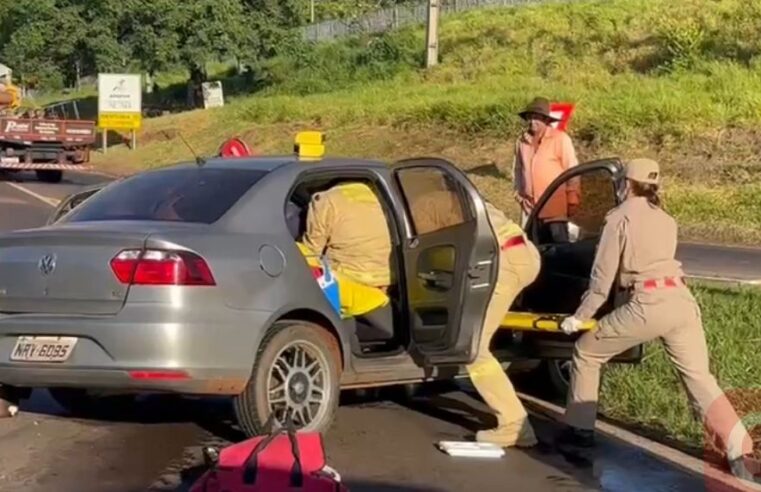 Três pessoas ficam feridas em colisão no trevo do Parque de Exposições em Umuarama