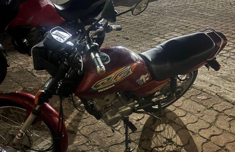 Jovem de 18 anos é flagrado conduzindo motocicleta irregular no centro de Cruzeiro do Oeste