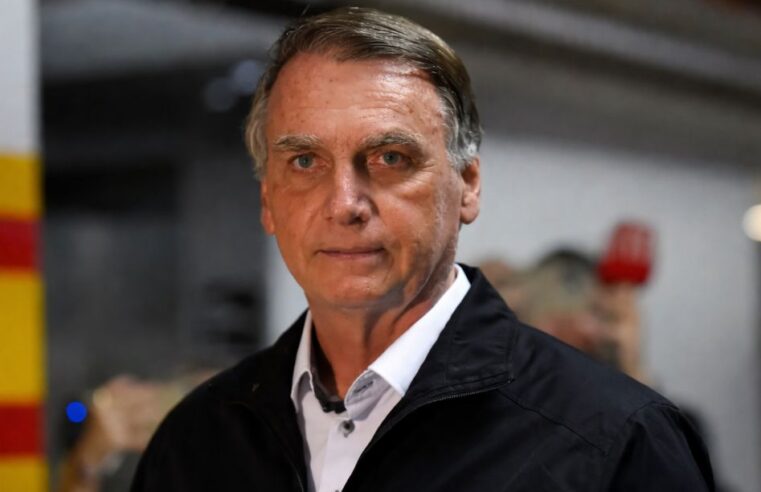 Bolsonaro passa por novo procedimento médico e permanece internado em Brasília