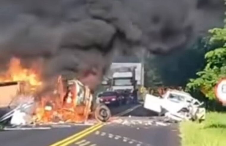 Acidente grave na PR-566 deixa uma vítima fatal e destrói veículos em incêndio entre Francisco Beltrão e Sessão Jacaré