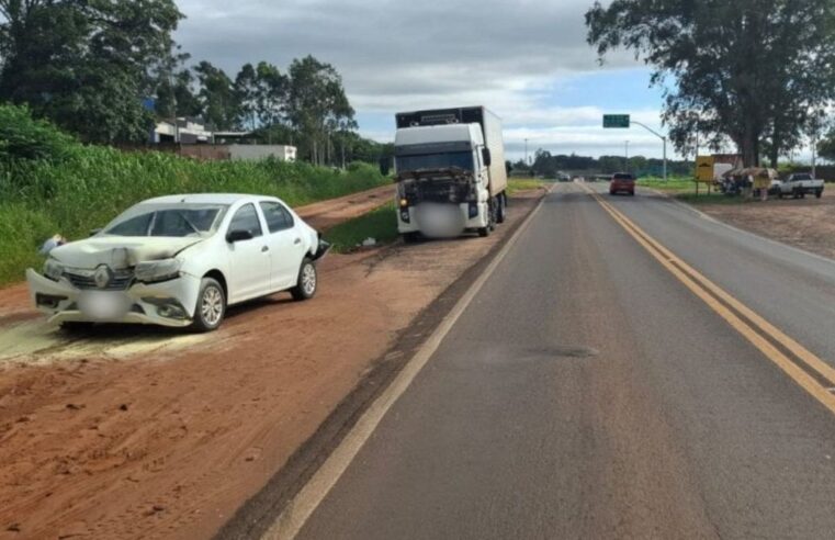 Colisão entre carro e caminhão na PR-323 deixa duas mulheres feridas em Cruzeiro do Oeste