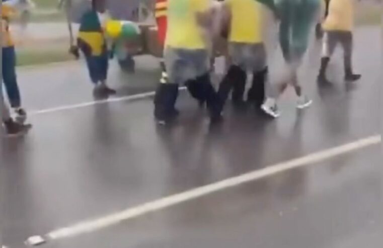 Raio atinge área de ato político em Brasília e deixa ao menos 13 feridos