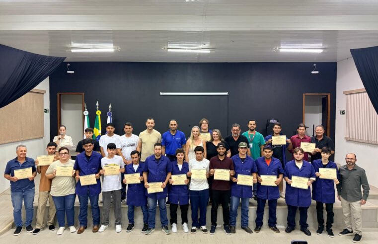 Formatura do Curso de Mecânico de Moto marca mais uma ação do Qualifica Paraná em Japurá