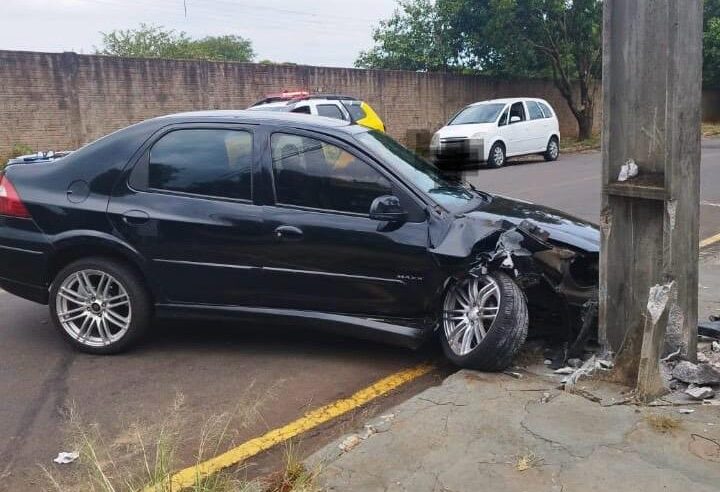 ACIDENTE DE TRÂNSITO TERMINA COM POSTE DANIFICADO EM CIANORTE
