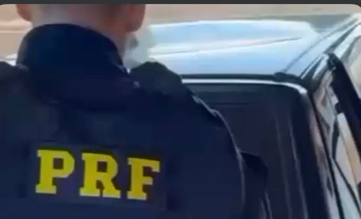 PRF apreende mais de 300 quilos de agrotóxicos contrabandeados na BR-272, em Guaíra