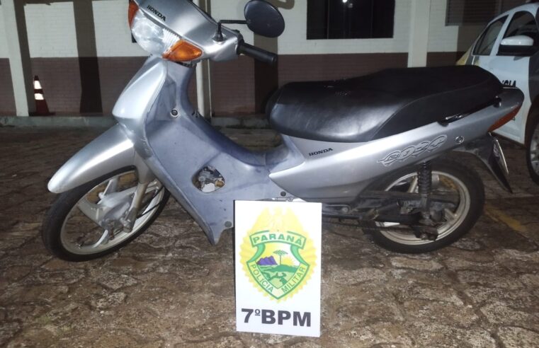 Motocicleta com licenciamento atrasado desde 2019 é apreendida em Goioerê