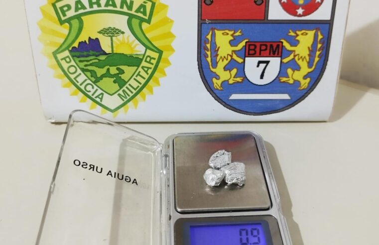 Homem é flagrado com porção de crack durante abordagem em Goioerê