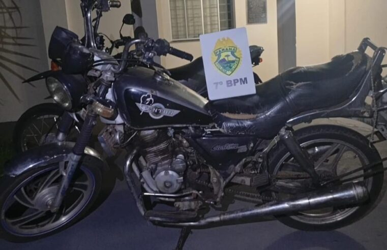 Motocicleta com placa estrangeira irregular é abordada pela PM em Cruzeiro do Oeste