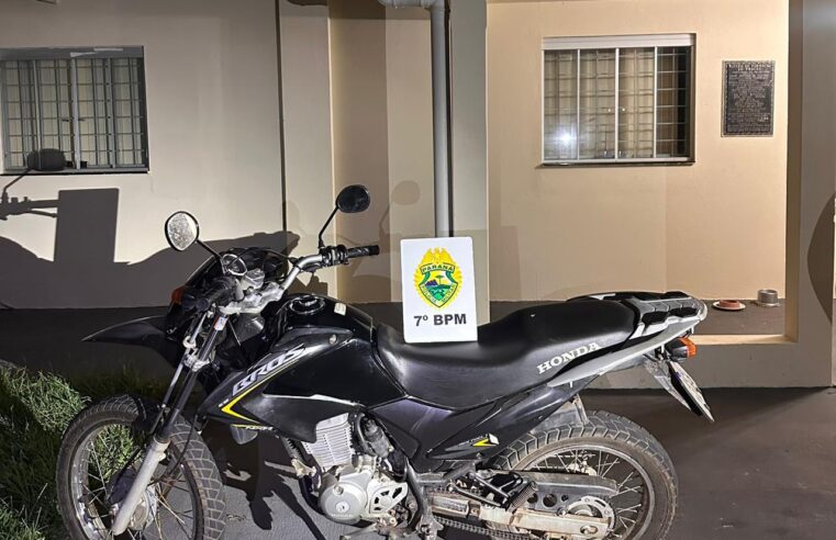 Motociclista sem habilitação é flagrada trafegando na contramão em Cruzeiro do Oeste