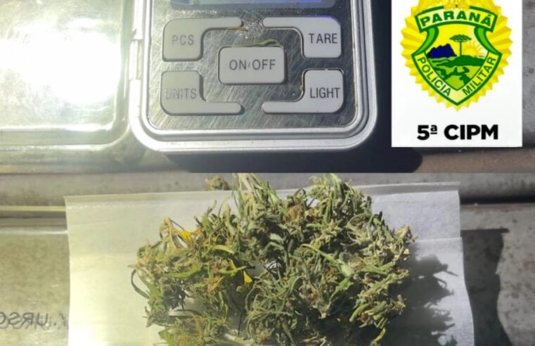 Homem é abordado com pequena quantidade de maconha durante operação policial