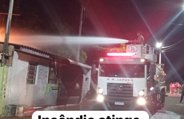 Incêndio atinge residência no início da noite em Japurá e mobiliza moradores, brigadistas e equipes de emergência