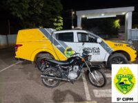 Motociclista com CNH vencida e veículo bloqueado é flagrado em alta velocidade em Cianorte