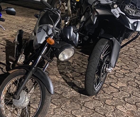 GOIOERÊ: MOTOCICLETA COM CHASSI SUPRIMIDO É APREENDIDA E CONDUTOR É PRESO
