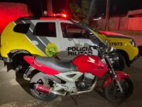 Motociclista é abordado após manobra irregular e tem veículo recolhido no Distrito de Vidigal
