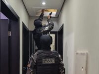 Gaeco cumpre mandado em Cianorte durante operação que investiga desvio de explosivos no Paraná