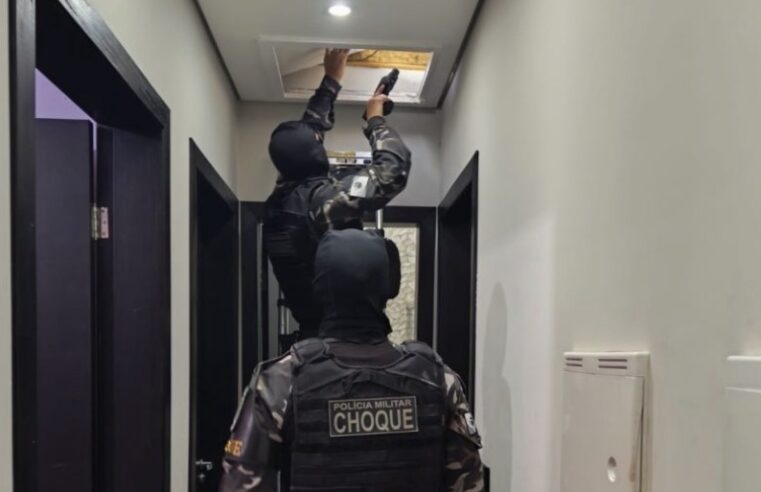 Gaeco cumpre mandado em Cianorte durante operação que investiga desvio de explosivos no Paraná