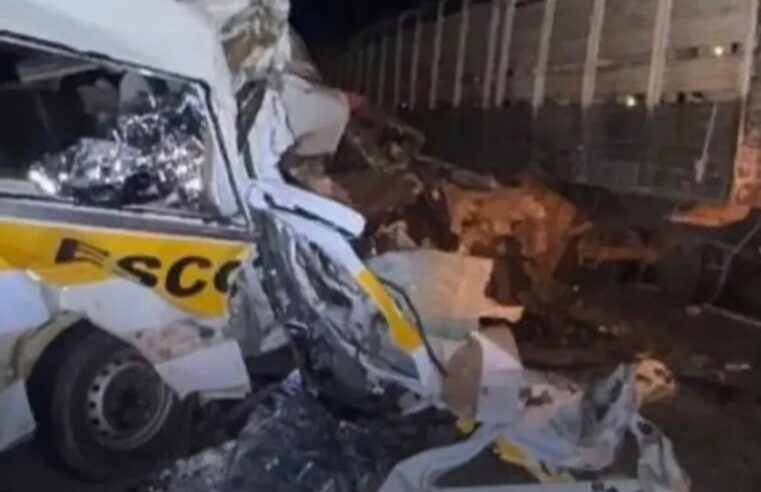 Tragédia na GO-518: Van escolar e carreta se envolvem em grave acidente que deixa mortos e feridos em Goiás