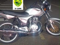 MOTOCICLISTA SEM CNH É FLAGRADO COM CAPACETE IRREGULAR E VEÍCULO É APREENDIDO EM CIANORTE