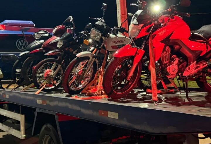 Adolescentes são abordados pela PM e motocicletas são recolhidas por irregularidades em Cianorte