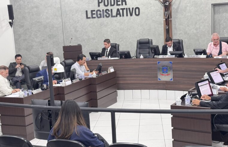 Victor Hugo permanece no cargo após Câmara arquivar denúncia por 8 a 1