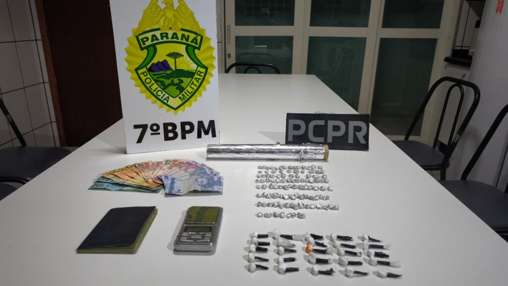 Polícia apreende drogas e materiais do tráfico próximo a colégio estadual em Tuneiras do Oeste