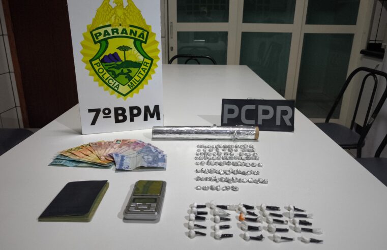 Polícia apreende drogas e materiais do tráfico próximo a colégio estadual em Tuneiras do Oeste
