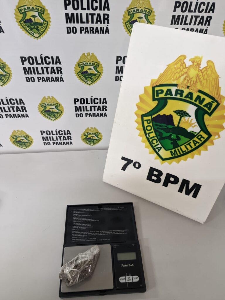PM apreende porção de maconha com homem suspeito de uso pessoal em Cruzeiro do Oeste