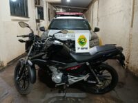 Motociclista sem CNH e com tornozeleira eletrônica tem veículo apreendido em Cidade Gaúcha