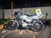 Motociclista sem habilitação é flagrado com moto irregular durante patrulhamento em Cruzeiro do Oeste
