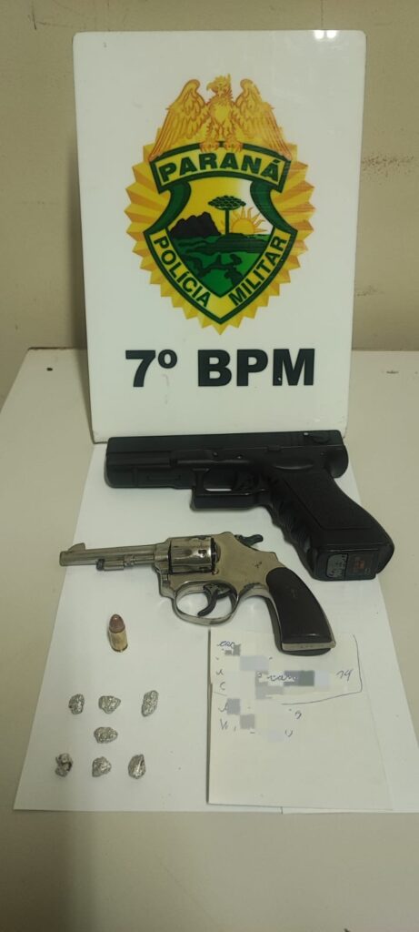 PM apreende arma, drogas e prende dois homens suspeitos de envolvimento com tráfico em Cidade Gaúcha