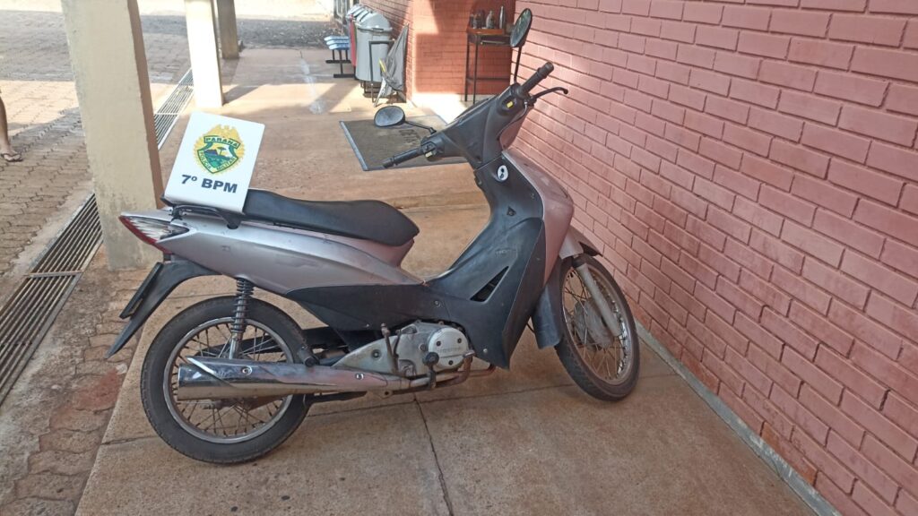 Motocicleta com bloqueio administrativo é apreendida durante fiscalização em Cruzeiro do Oeste Motocicleta com bloqueio administrativo é apreendida durante fiscalização em Cruzeiro do Oeste