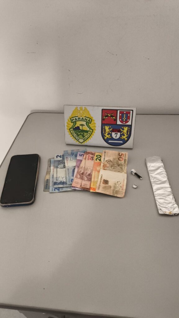 Dois adolescentes são apreendidos com crack e cocaína durante ação da Polícia Militar em Tuneiras do Oeste Dois adolescentes são apreendidos com crack e cocaína durante ação da Polícia Militar em Tuneiras do Oeste
