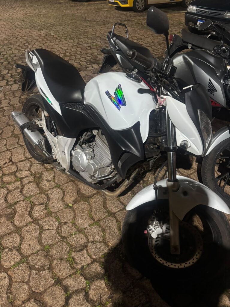 Motociclista tenta fugir de abordagem e acaba com veículo apreendido em Goioerê