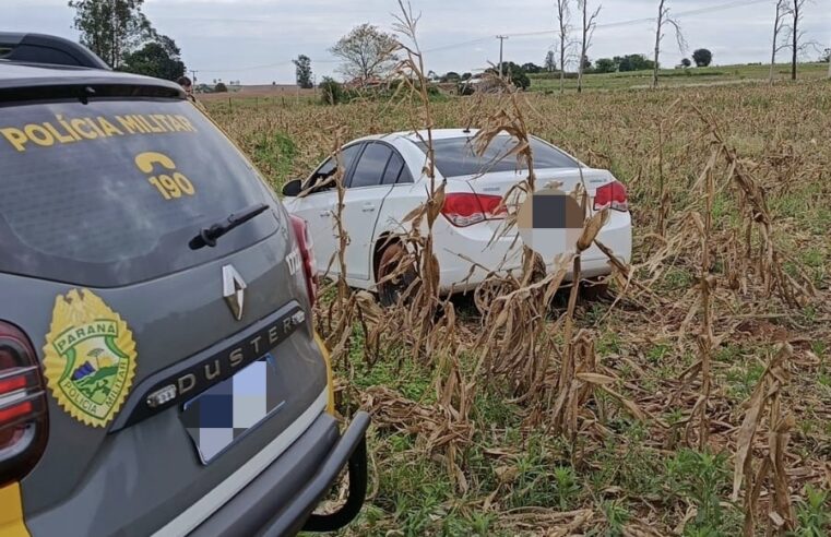 Veículo furtado é localizado abandonado em plantação de milho na PR-479, em Tuneiras do Oeste