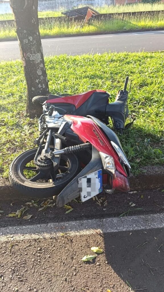 Motociclista fica ferido após perder controle de motoneta e sofrer queda em avenida de Cianorte Motociclista fica ferido após perder controle de motoneta e sofrer queda em avenida de Cianorte